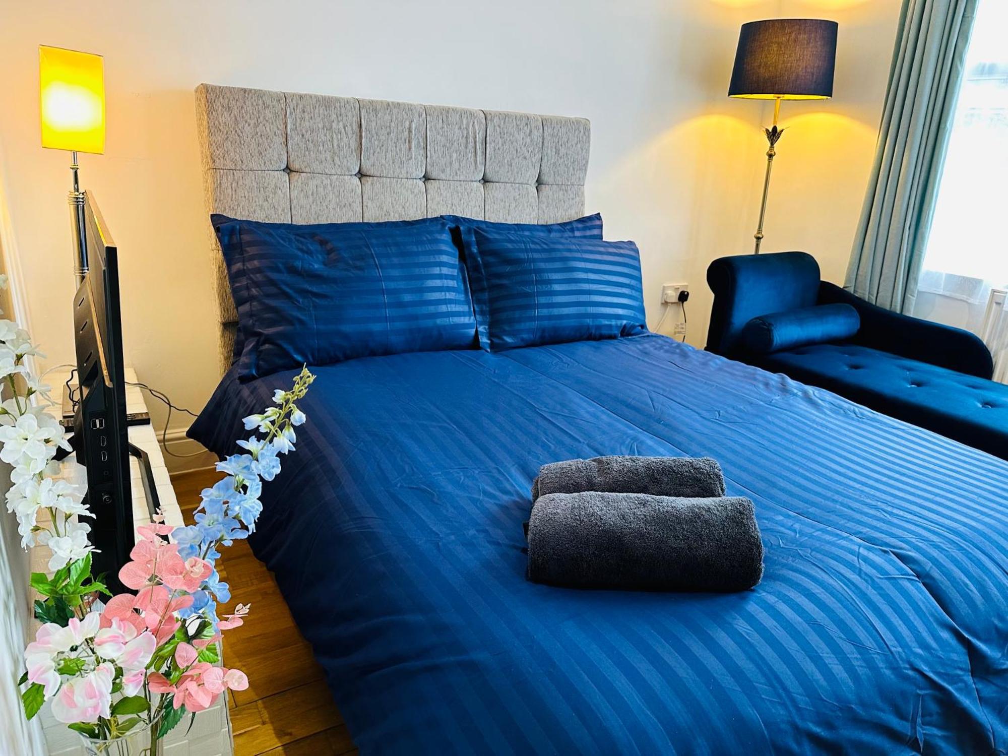 Stunning One Bedroom Studio Flat Londra Esterno foto